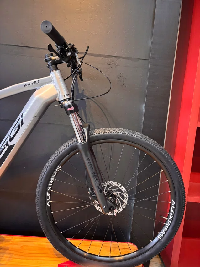 Bicicleta A29 Oggi Big Wheel 8.1 2027 Cues 9V Prata/Preto