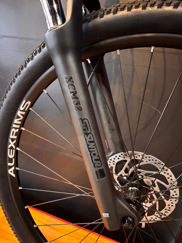 Bicicleta A29 Oggi Big Wheel 8.1 2027 Cues 9V Prata/Preto