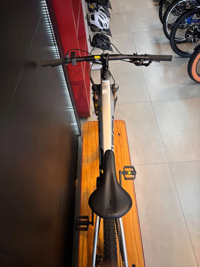 Bicicleta A29 Oggi Big Wheel 8.1 2027 Cues 9V Prata/Preto