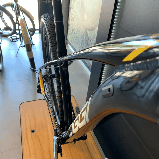 Bicicleta Oggi Bigwheel 7.2 2024 Aro 29 Deore 10v Preto e Amarelo e Cinza