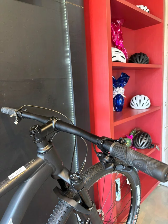 Bicicleta A29 Oggi BW 7.4 Shimano Slx 12v Preto/Cinza
