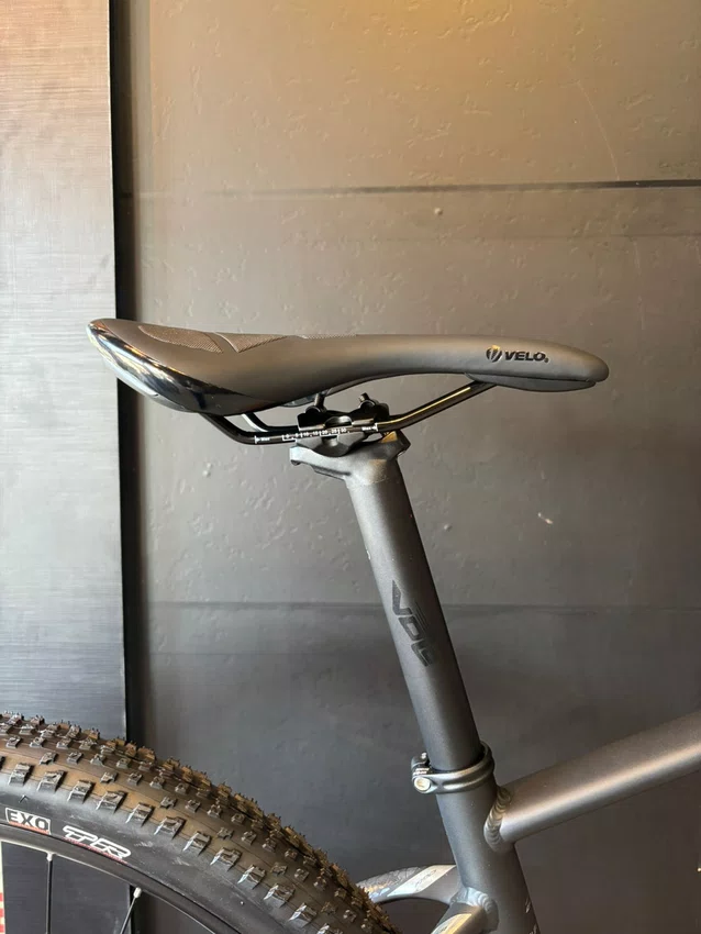 Bicicleta A29 Oggi BW 7.4 Shimano Slx 12v Preto/Cinza