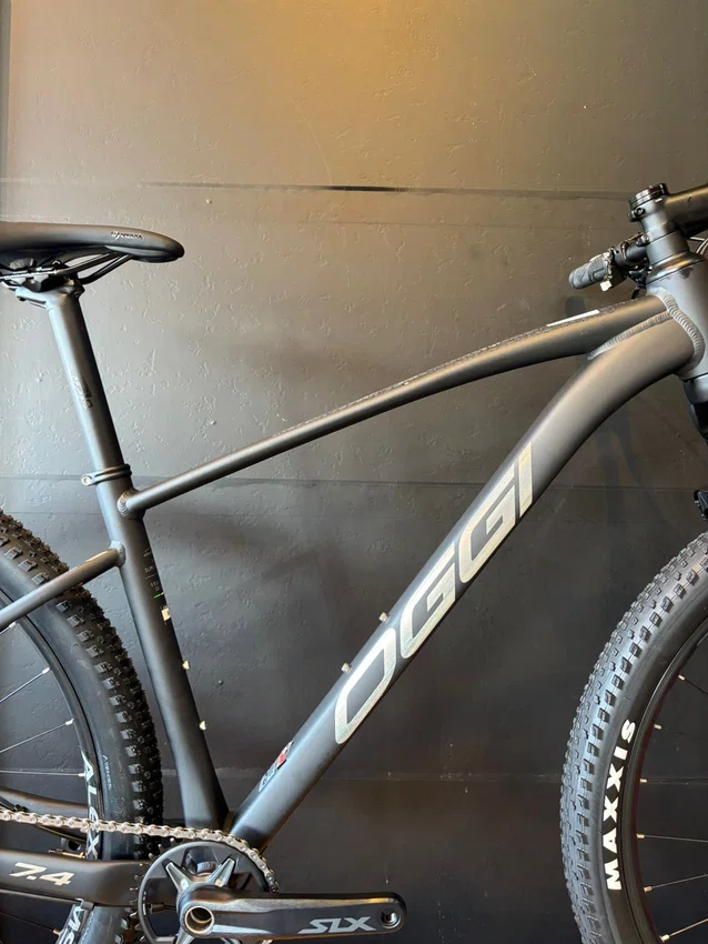 Bicicleta A29 Oggi BW 7.4 Shimano Slx 12v Preto/Cinza