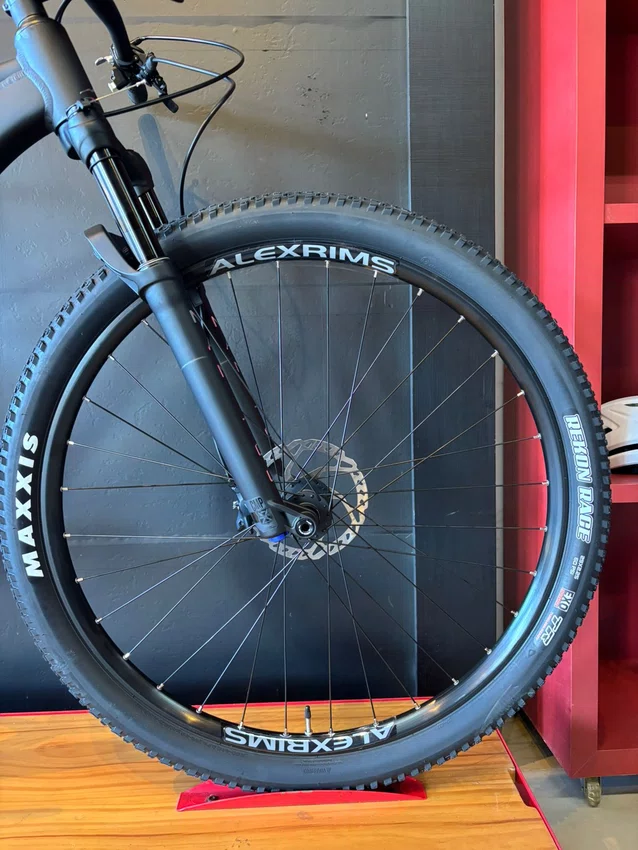 Bicicleta A29 Oggi BW 7.4 Shimano Slx 12v Preto/Cinza