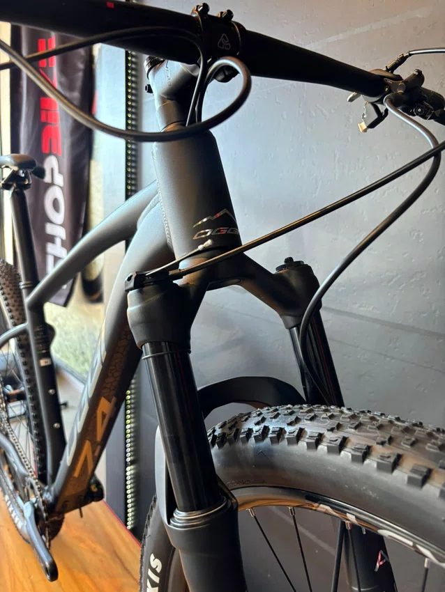 Bicicleta A29 Oggi BW 7.4 Shimano Slx 12v Preto/Cinza