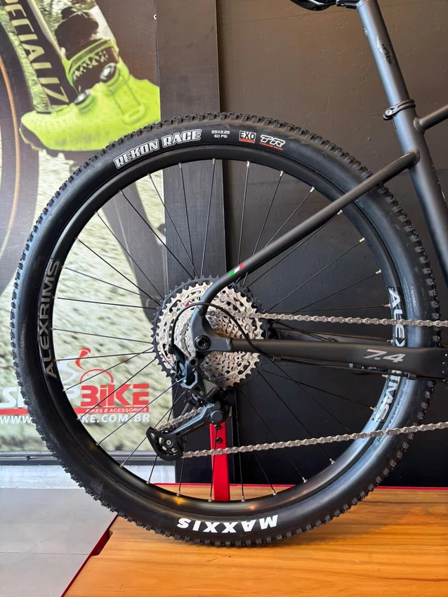 Bicicleta A29 Oggi BW 7.4 Shimano Slx 12v Preto/Cinza