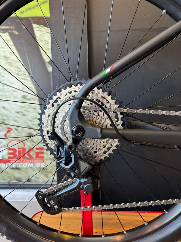Bicicleta A29 Oggi BW 7.4 Shimano Slx 12v Preto/Cinza