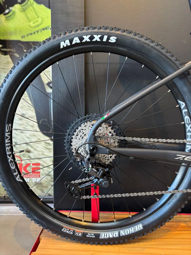 Bicicleta a29 oggi bw 7.6 2026 shimano xt 12v t-15 preto/prata