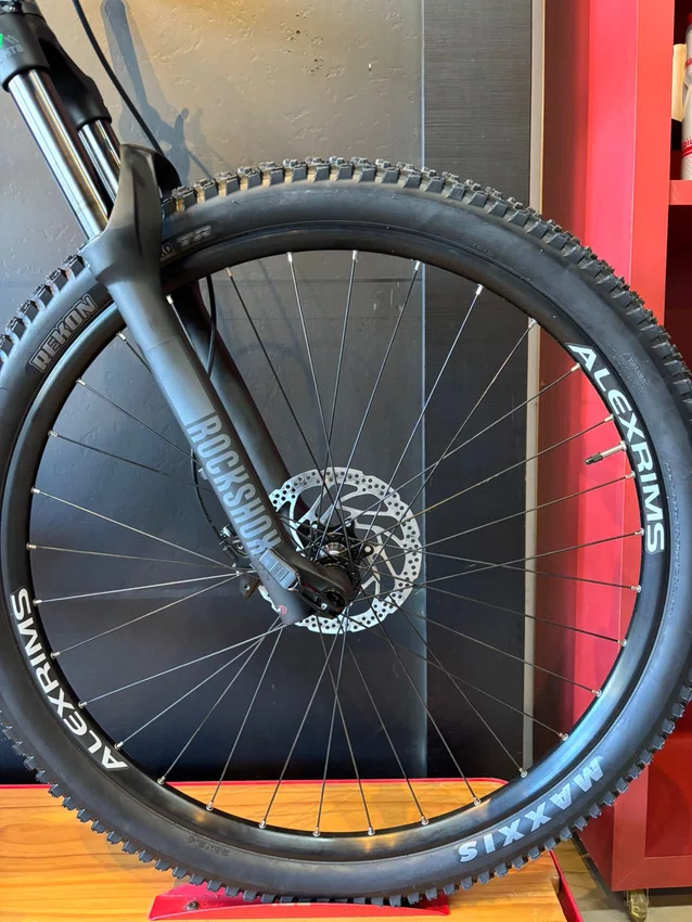 Bicicleta a29 oggi bw 8.3 2026 shimano cues 11v grafite/vermelho/preto