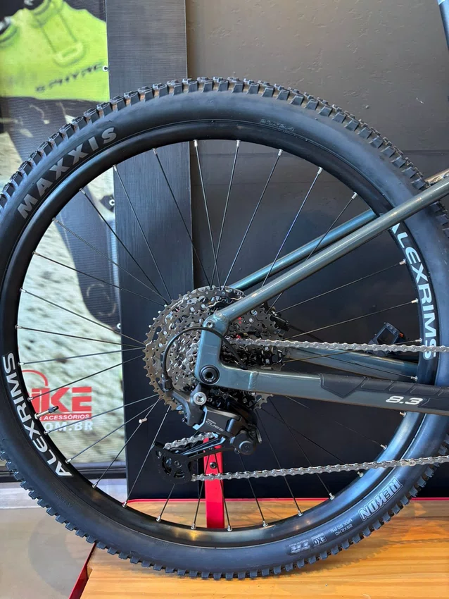 Bicicleta a29 oggi bw 8.3 2026 shimano cues 11v grafite/vermelho/preto