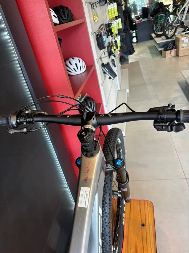 Bicicleta Oggi Cattura Flair Pro A29 Di2 XT 12v Grafite/Vermelho