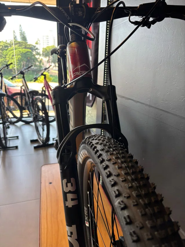 Bicicleta Oggi Cattura Flair Pro A29 Di2 XT 12v Grafite/Vermelho