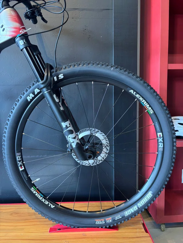 Bicicleta Oggi Cattura Flair Pro A29 Di2 XT 12v Grafite/Vermelho