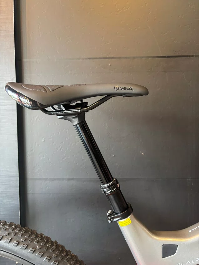 Bicicleta Oggi Cattura Flair Pro A29 Di2 XT 12v Grafite/Vermelho