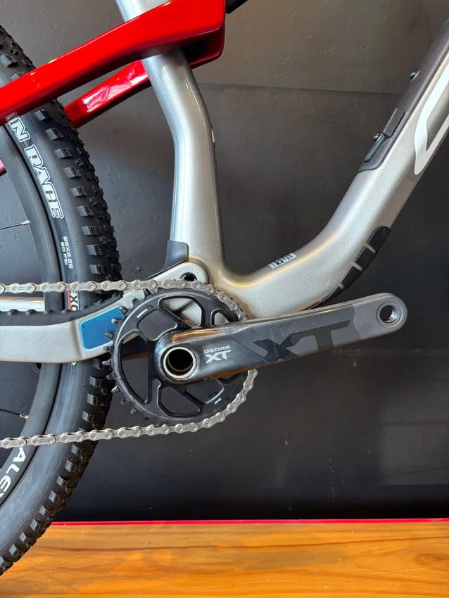 Bicicleta Oggi Cattura Flair Pro A29 Di2 XT 12v Grafite/Vermelho