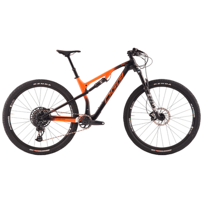 Bicicleta Oggi Cattura Pro T-20 Carbon Aro 29 GX AXS 12v 2023 Preto e Laranja
