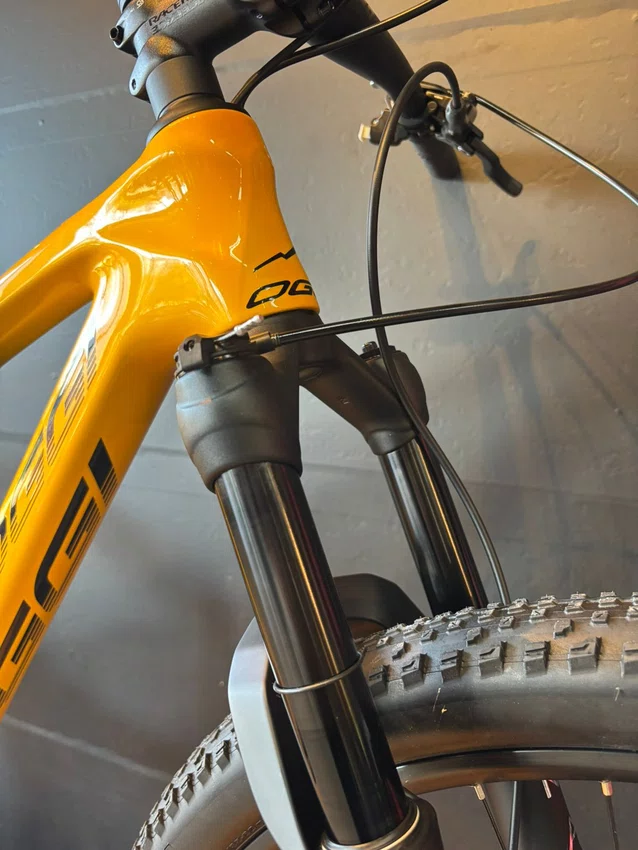 Bicicleta a29 oggi cattura sport deore 12v t-15 amarelo/preto
