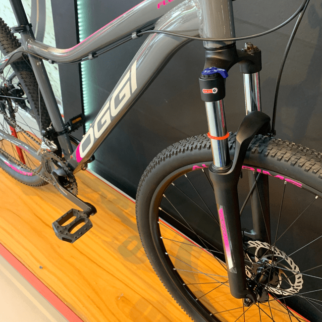 Bicicleta Oggi Float Sport Aro 29 Tourney 21v Grafite e Cinza e Rosa