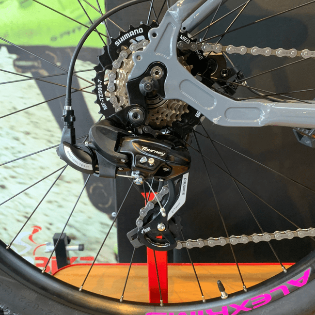 Bicicleta Oggi Float Sport Aro 29 Tourney 21v Grafite e Cinza e Rosa