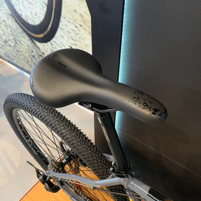 Bicicleta Oggi Float Sport Aro 29 Tourney 21v t-15,5 Grafite e Preto e Amarelo