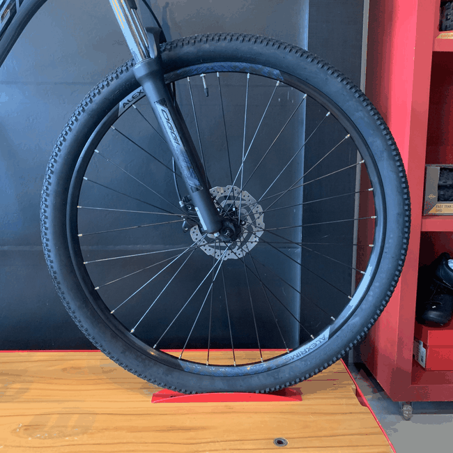 Bicicleta Oggi Hacker HDS Aro 29 Essa 8V Grafite e Azul e Preto