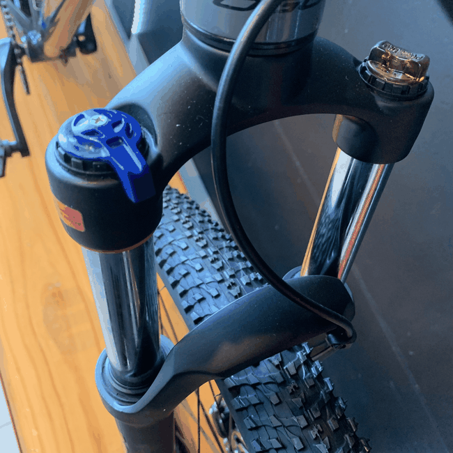 Bicicleta Oggi Hacker HDS Aro 29 Essa 8V Grafite e Azul e Preto