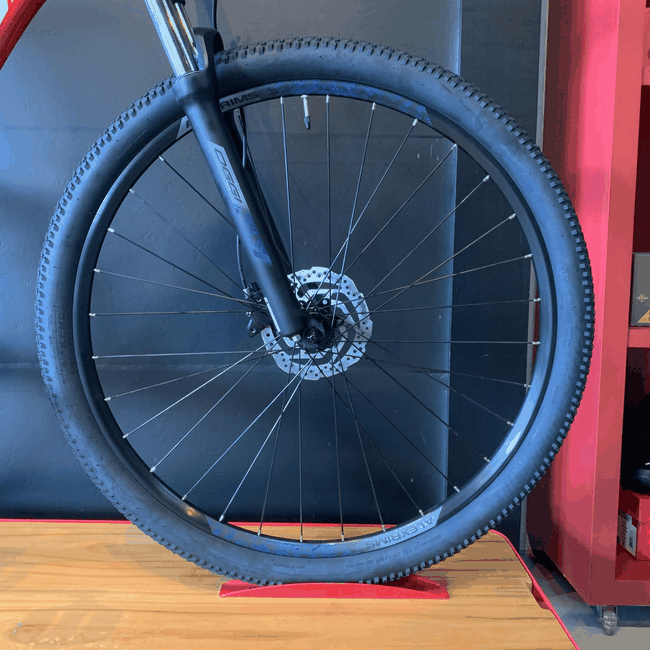 Bicicleta Oggi Hacker HDS Aro 29 Essa 8V Vermelha e Branca e Azul