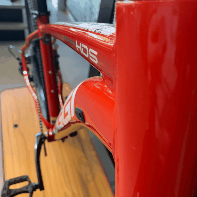 Bicicleta Oggi Hacker HDS Aro 29 Essa 8V Vermelha e Branca e Azul