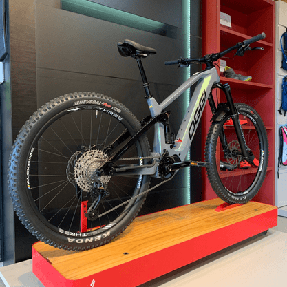 Bicicleta Oggi Potenza Sport E-Bike Carbon Aro 29 Deore 12v 2024 Prata e Preto