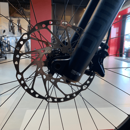Bicicleta Oggi Potenza Sport E-Bike Carbon Aro 29 Deore 12v 2024 Prata e Preto