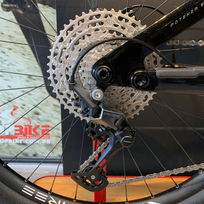 Bicicleta Oggi Potenza Sport E-Bike Carbon Aro 29 Deore 12v 2024 Prata e Preto