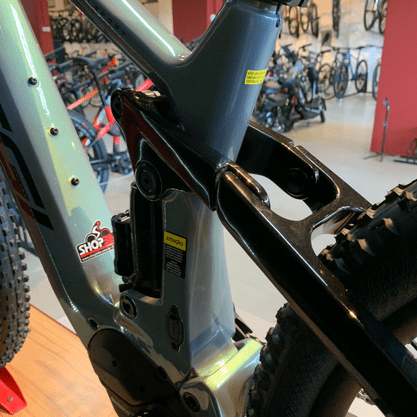 Bicicleta Oggi Potenza Sport E-Bike Carbon Aro 29 Deore 12v 2024 Prata e Preto