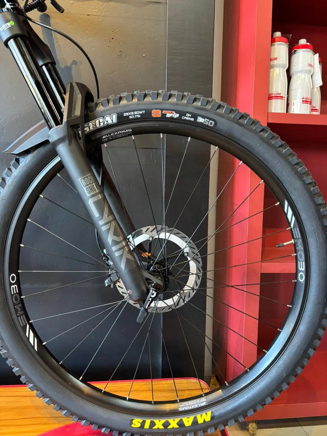 Bicicleta a29 oggi razzo pro t-130 sram eagle 70 12v azul/preto