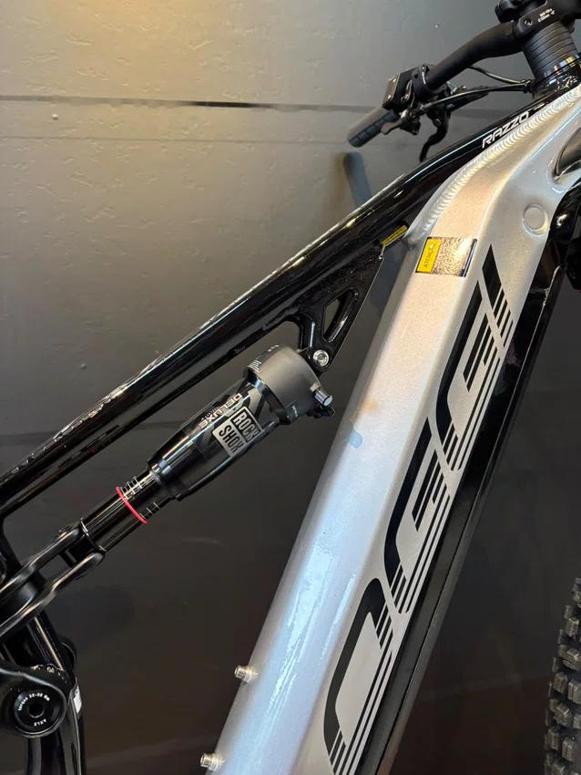 Bicicleta A29 Oggi Razzo T-130 Cues Cinza/Preto