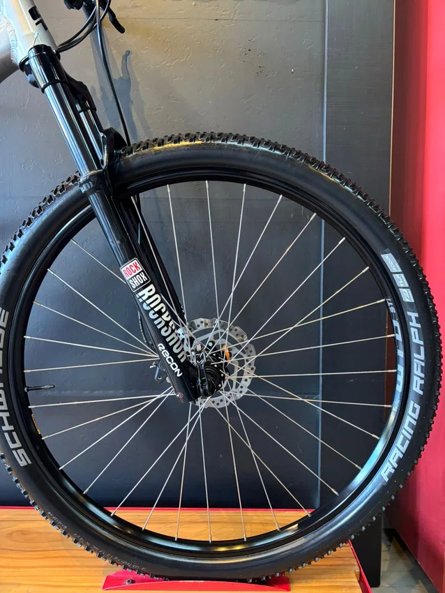 Bicicleta a29 seminova gt avalanche expert sram sx 12v t-17 prata/azul/preto