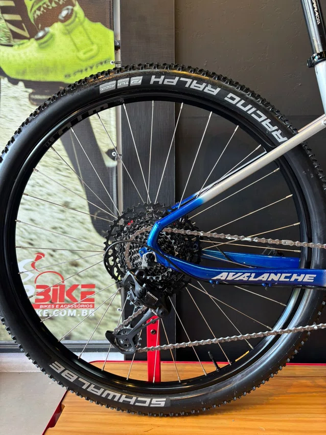 Bicicleta a29 seminova gt avalanche expert sram sx 12v t-17 prata/azul/preto