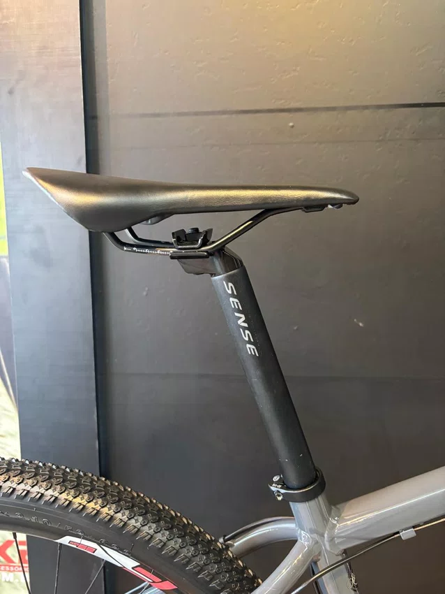 Bicicleta a29 seminova sense one shimano tourney 21v t-17 grafite / coral