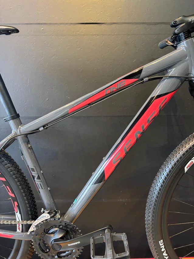 Bicicleta a29 seminova sense one shimano tourney 21v t-17 grafite / coral