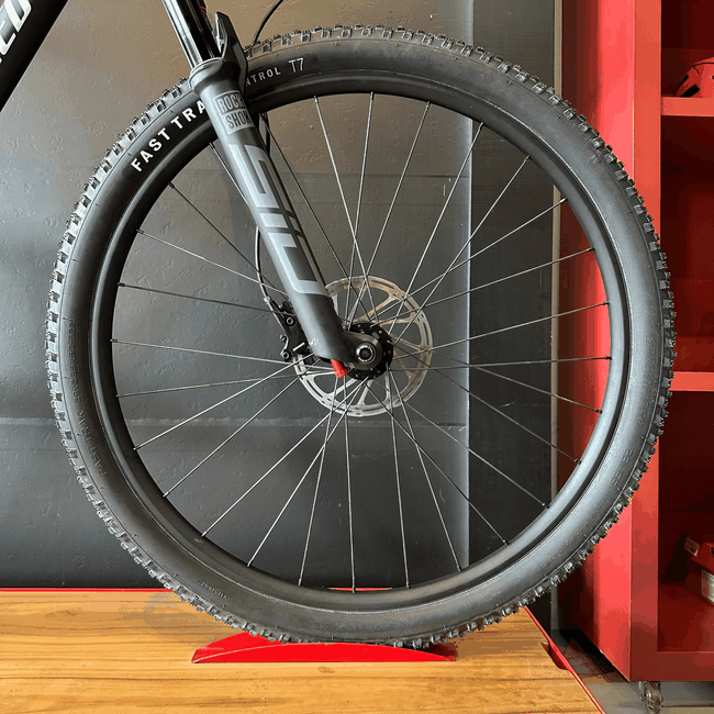 Bicicleta Specialized Chisel Comp Aro 29 Sram GX 12v Azul Marinho e Branco
