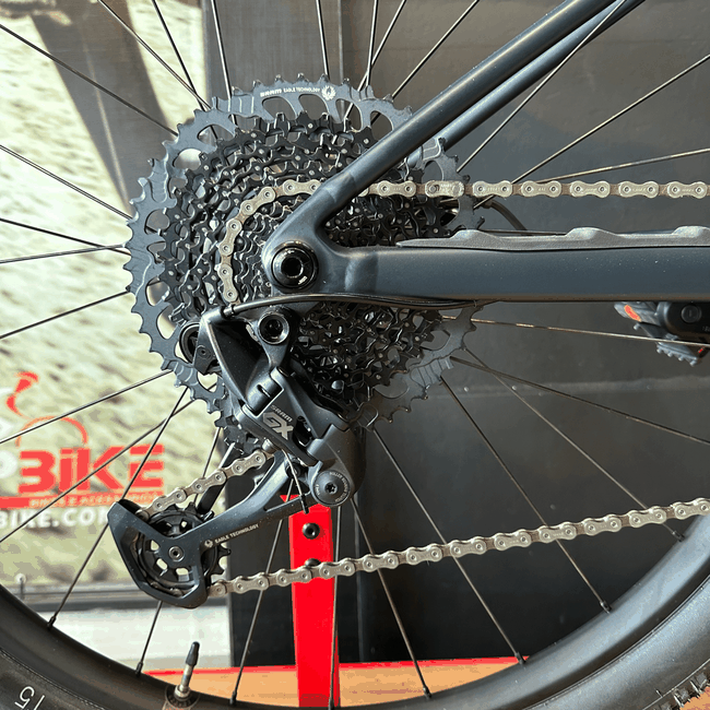 Bicicleta Specialized Chisel Comp Aro 29 Sram GX 12v Azul Marinho e Branco