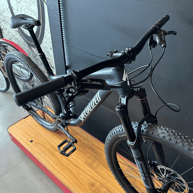 Bicicleta Specialized Chisel Comp Aro 29 Sram GX 12v Azul Marinho e Branco