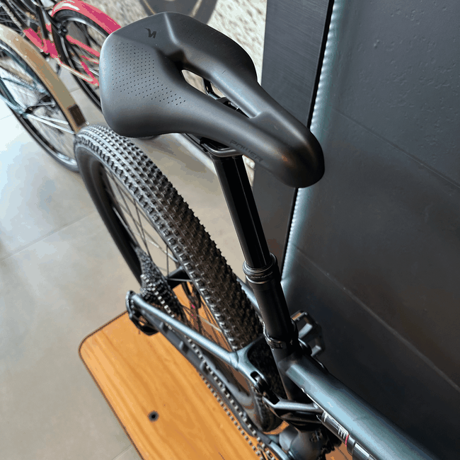 Bicicleta Specialized Chisel Comp Aro 29 Sram GX 12v Azul Marinho e Branco