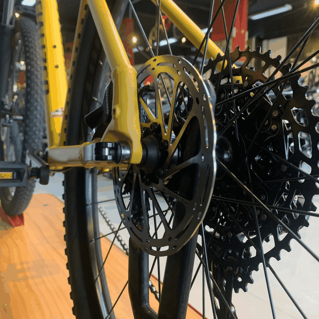 Bicicleta Specialized Rockhopper Comp Aro 29 Microshift 12v Amarelo e Preto
