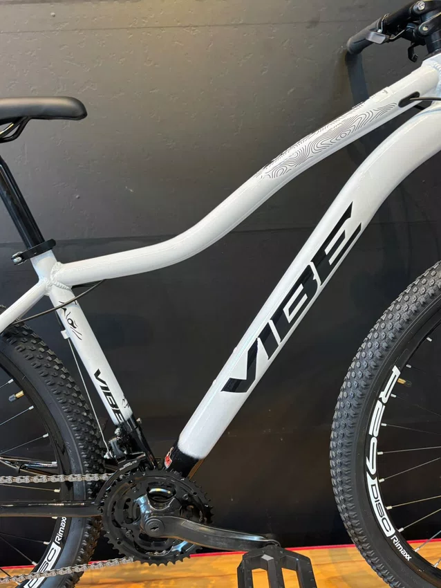Bicicleta a29 vibe shimano 21v branca/preta