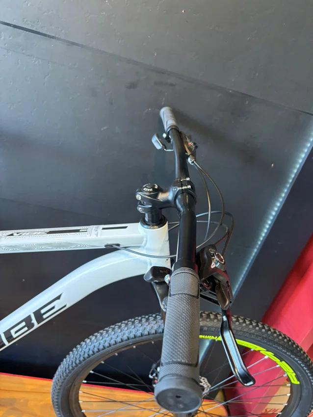 Bicicleta a29 vibe shimano 21v t-19 branca/amarelo neon