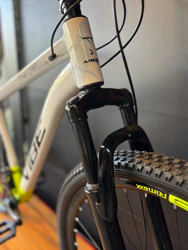 Bicicleta a29 vibe shimano 21v t-19 branca/amarelo neon