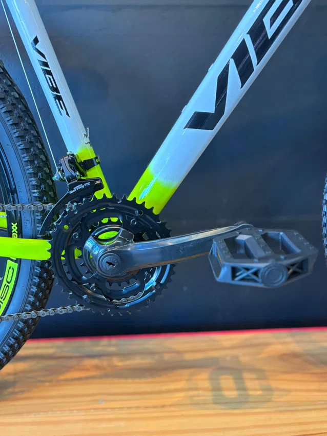 Bicicleta a29 vibe shimano 21v t-19 branca/amarelo neon