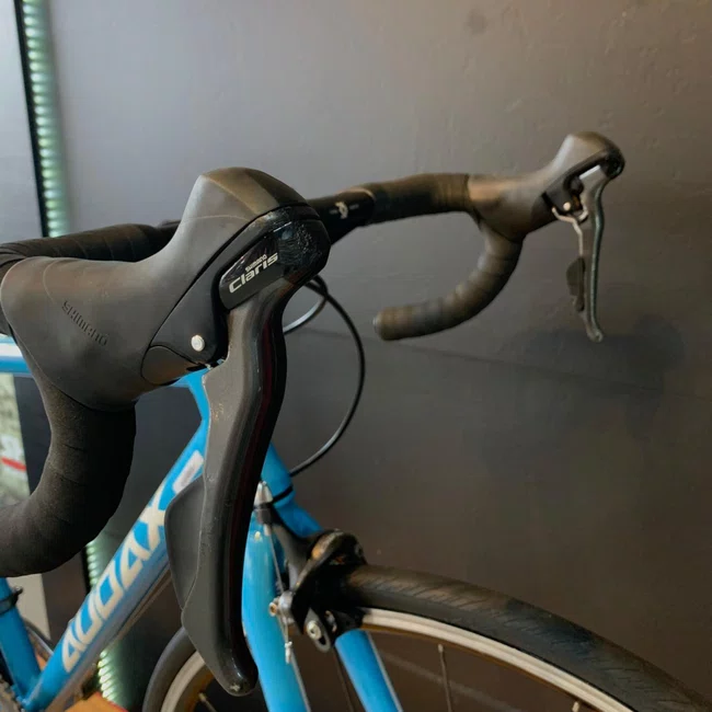 Bicicleta A700 Audax Ventus 1000 Shimano Claris 16v Azul e Branco - Seminova