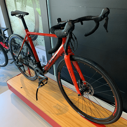 Bicicleta Oggi Stimolla Aro 700 Tiagra 20v Preto e Vermelho