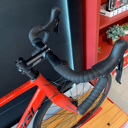 Bicicleta Oggi Stimolla Aro 700 Tiagra 20v Preto e Vermelho